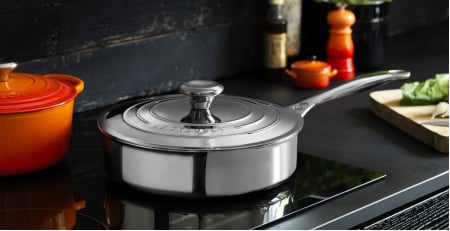 https://www.meesterslijpers.nl/image/cache/catalog/blog/handleiding/le-creuset-roestvrijstalen-pan-450x231.jpg